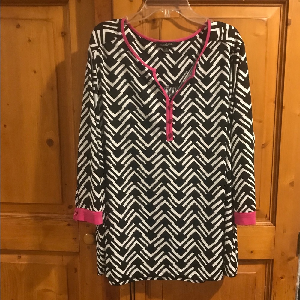 Black/ white top 3/4 sleeves 2X Notations